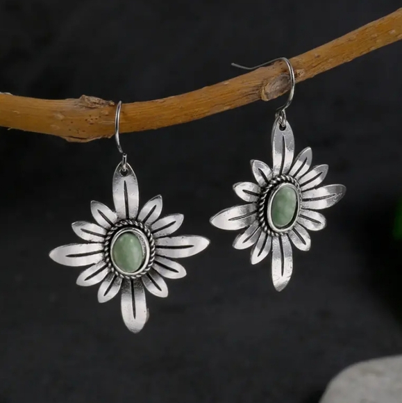 NEW Vintage Style Silver Flower Earrings - Picture 6 of 7